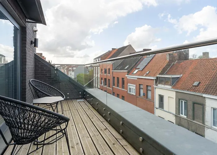 Cosy & Spacious House In Center